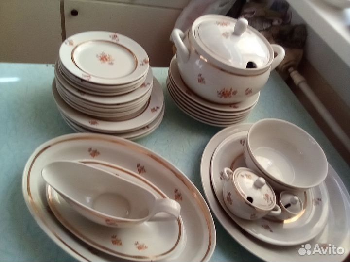 Столовый фарфоровый сервиз