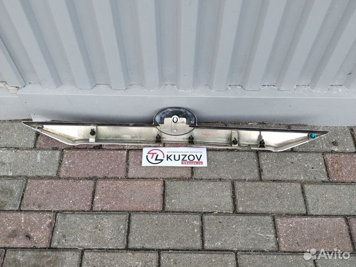 Накладка крышки багажника Toyota Camry v50