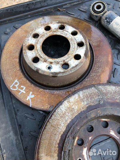 Диск тормозной задний Volkswagen Passat B7