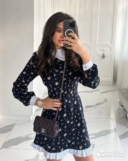 Платье в цветочек с воротником