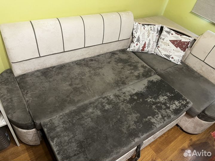 Кухонный угловой диван со спальным местом
