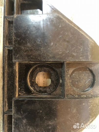 Кронштейн Toyota Rav4