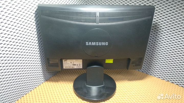 Широкоформатный ЖК монитор Samsung 2043NWX