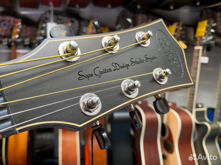 Гитара акустическая с вырезом Grand Auditorium