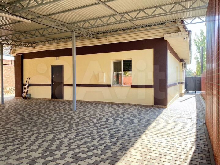 Дом 228,6 м² на участке 8,1 сот.