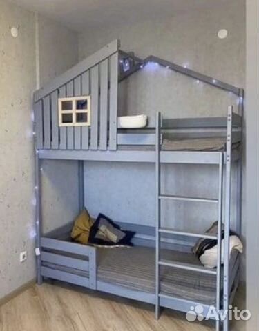 Кровать двухъярусная домик яновый