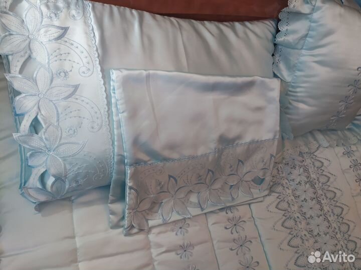 Испанский комплект атласного покрывала 220х180