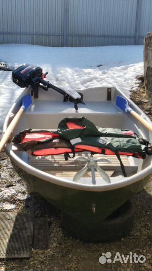 Лодка с мотором