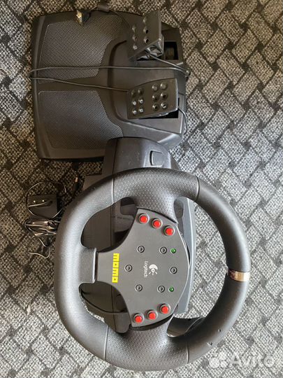 Игровой руль Logitech momo Racing