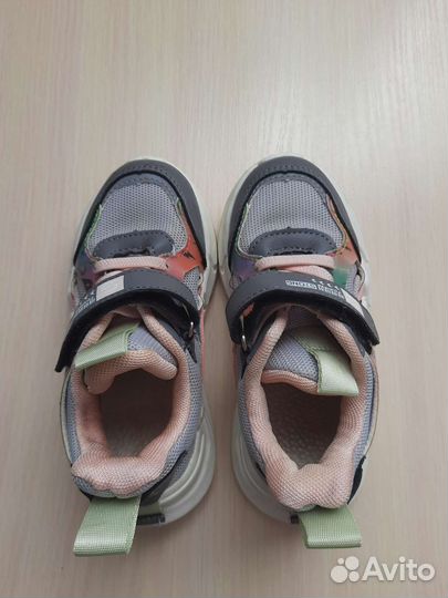Кроссовки для девочки 27р