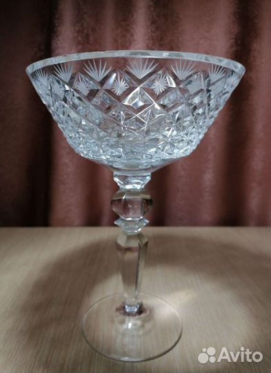 Ваза на ножке для фруктов и конфет