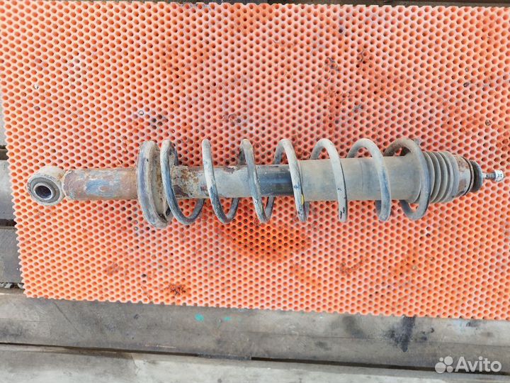 Стойка амортизатора заднего левого Hyundai Sonata