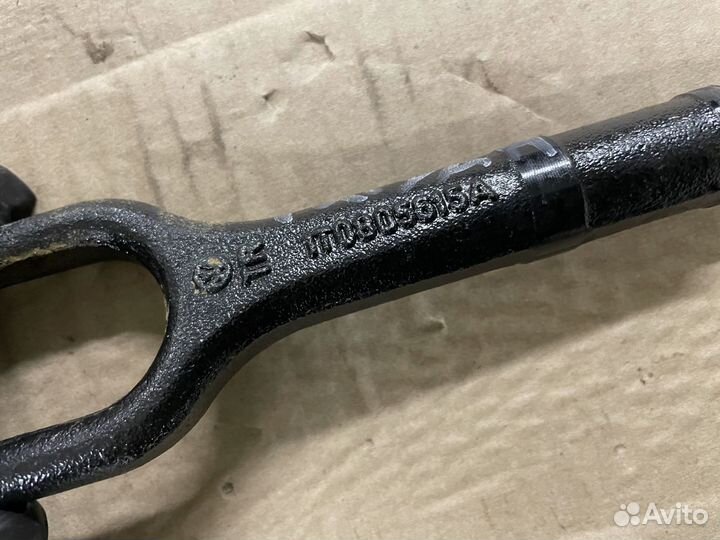 Рым болт буксировочный Фольцваген Тигуан