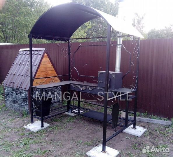 Мангал с крышей