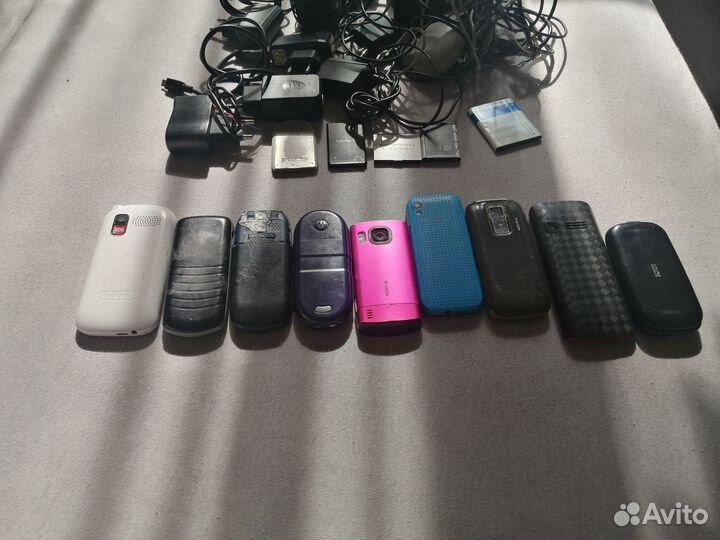 Старые кнопочные телефоны