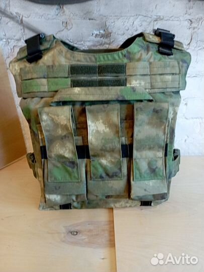 Бронежилет с пластинами