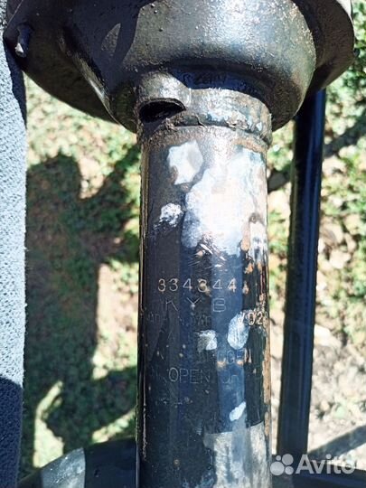 Задние амортизаторы с опорами Subaru Forester SG5