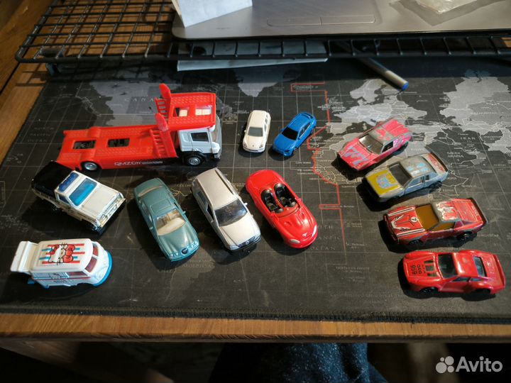 Машинки примерно 1:64