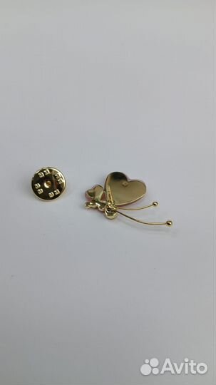 Розовая бабочка с кристаллами