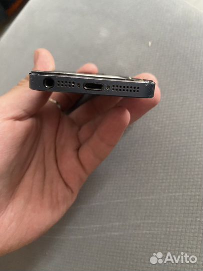 Телефон iPhone 5
