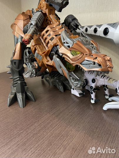 Робот динозавр