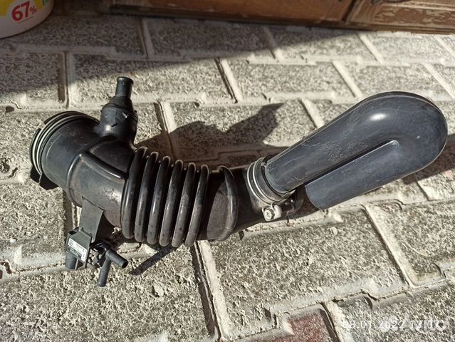 Патрубок воздушного ф-ра Toyota Ipsum 17881-28210