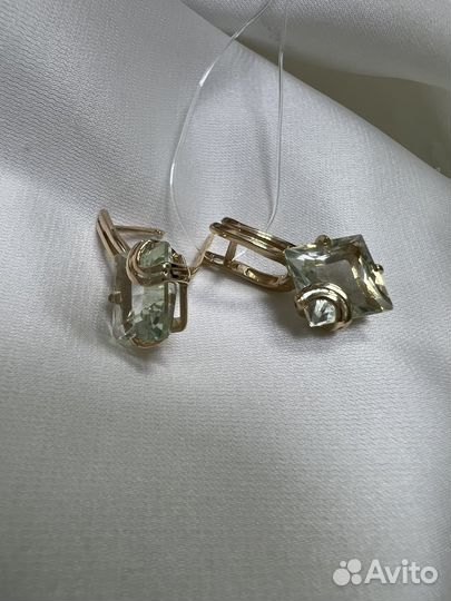 Золотые серьги с зеленым аметистом