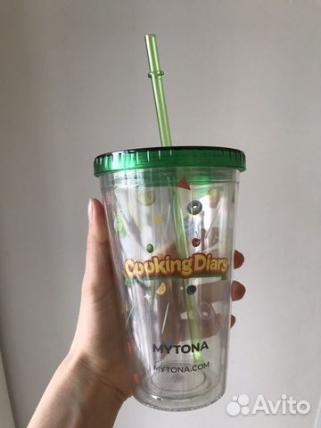 Стакан с трубочкой