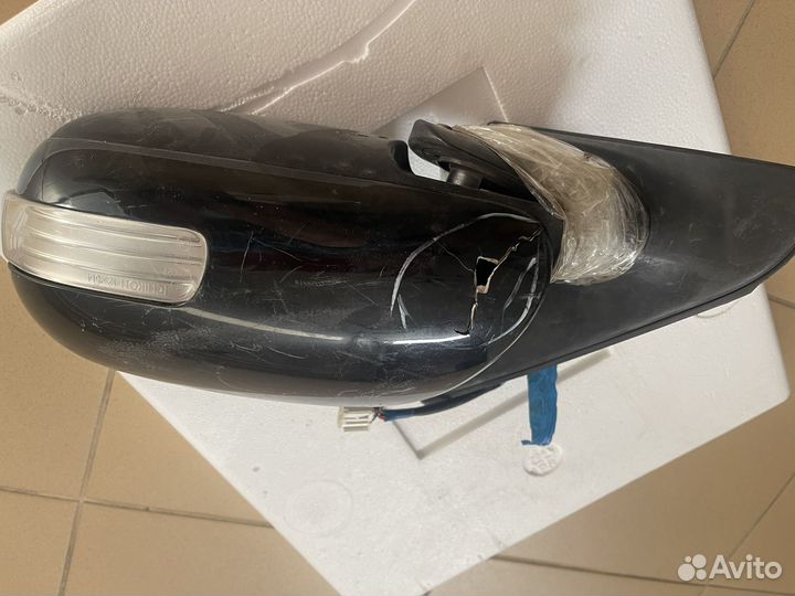 Боковое зеркало левое на Toyota Ist