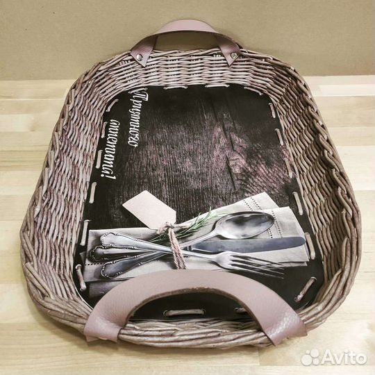 Поднос столовый плетёный