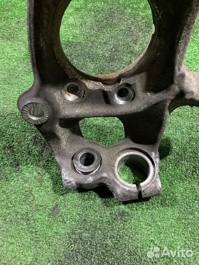 Кулак передний левый Audi A4 B8 CDN 2010