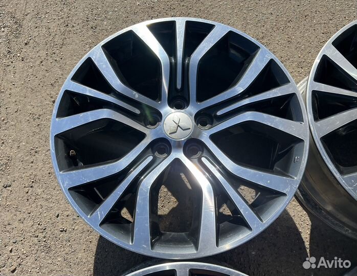 Литые диски оригинал Mitsubishi R18 5x114.3