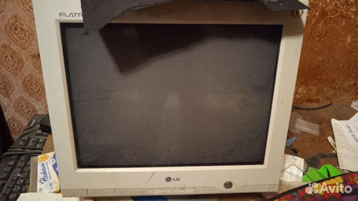 Мониторы, клавиатуры, колонки, роутеры, веб-камеры