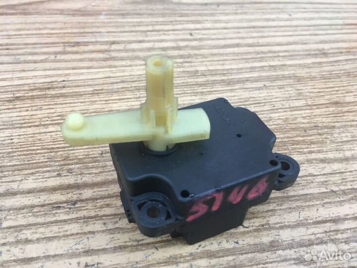 Моторчик заслонки отопителя Volvo XC90 I 02-2015г