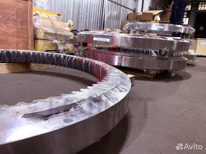 Опорно-поворотный круг R250LC-7A 81EN-00052