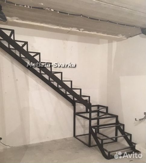 Лестница в дом из металла под зашивку № 106