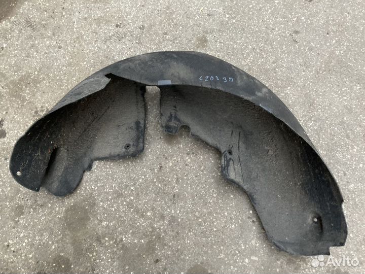Подкрылок задний правый Mercedes-Benz W203