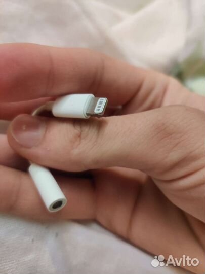 Переходник с iPhone на 3.5 наушники оригинал