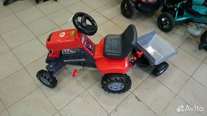 Трактор на педалях Coloma