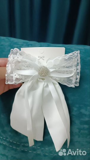 Заколки для волос белые