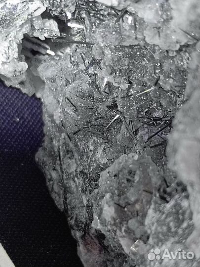 Натролит, Эгирин свободного роста, Астрофиллит