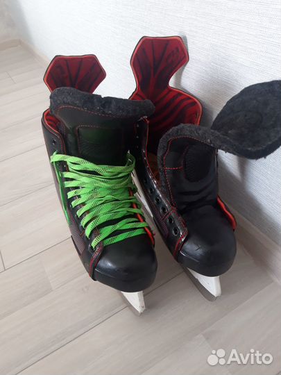 Коньки хоккейные