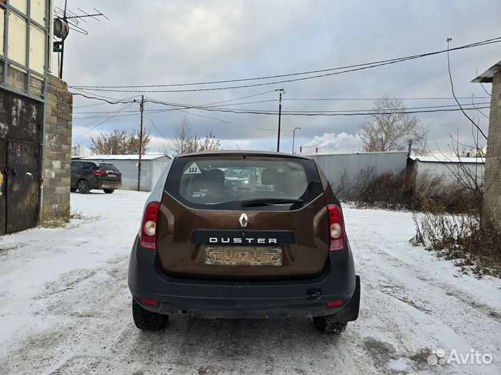 Renault Duster 1.6 МТ, 2014, битый, 16 000 км