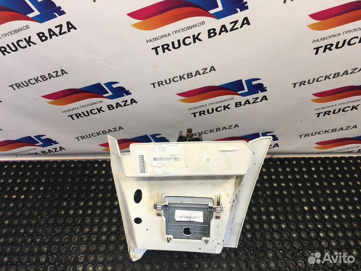 Подножка нижняя правая Mercedes-Benz Actros