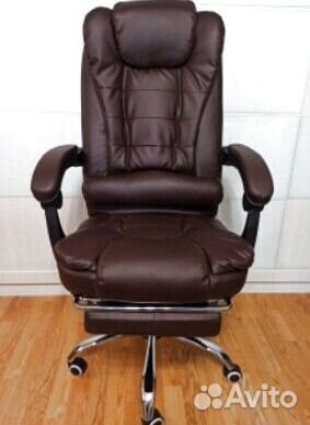 Офисное кресло с подножкой