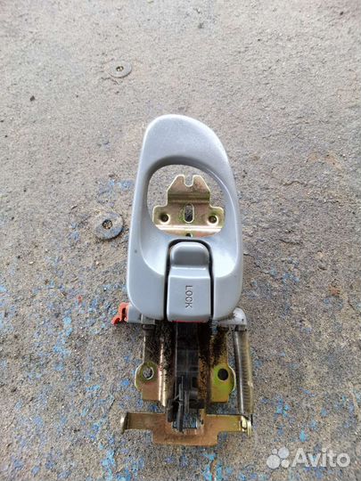 Ручка двери внутренняя правая kia clarus 2