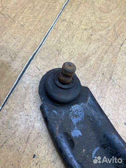 Рычаг подвески передний правый Nissan Micra CR12DE