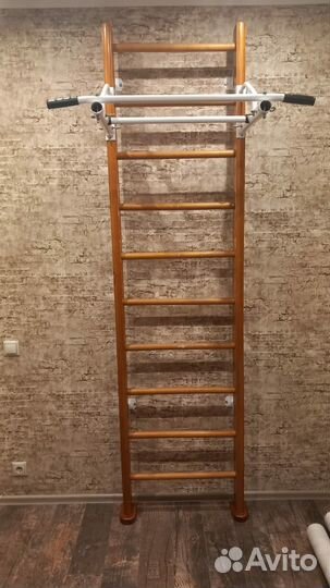 Шведская стенка с турником и скамьей