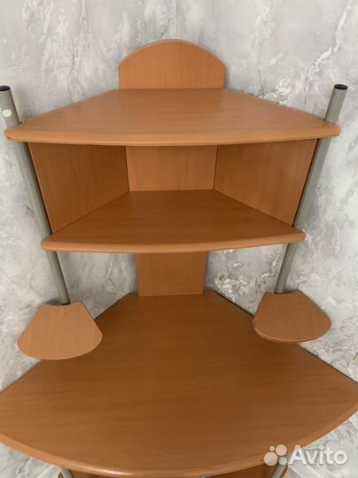 Угловой письменный стол с полками бу