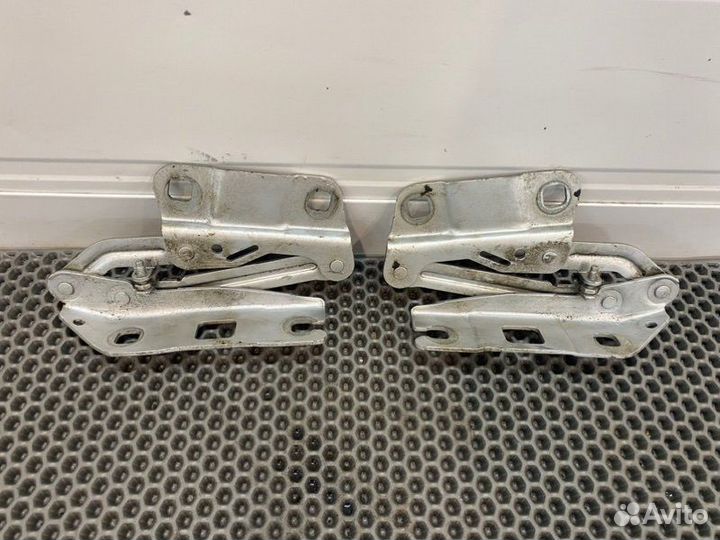 Петля капота Mercedes-Benz Ml 320 W164 OM 642.940